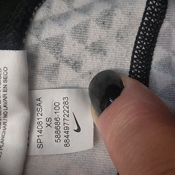 NIKE DRI-FIT NIKE RUNNING WOMENS ATHLETIC CAPRI LEGGINGS - Picture 11 of 17